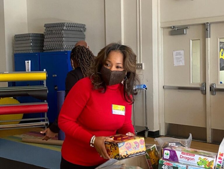 Volunteer sorting toys